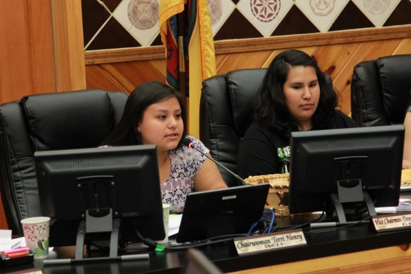 Taylor Nelson and Lou Montelongo, both members of the Junaluska Leadership Council, are shown at the Meet the Candidates event for Vice Chief candidates on Monday, May 18 at the Tribal Council Chambers.  (AMBLE SMOKER/One Feather photos) 